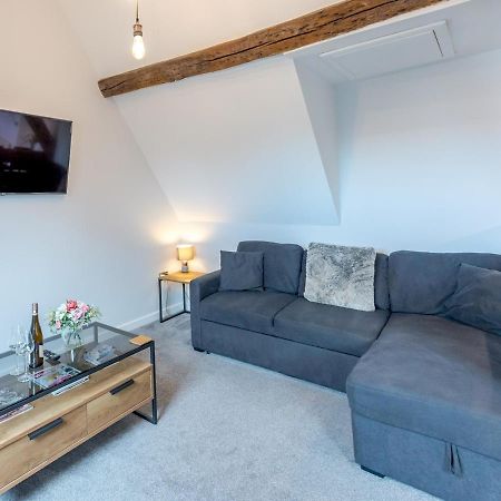 Pass The Keys 5C Charming Town Centre Apartment With Roof Top Views Shrewsbury Bagian luar foto