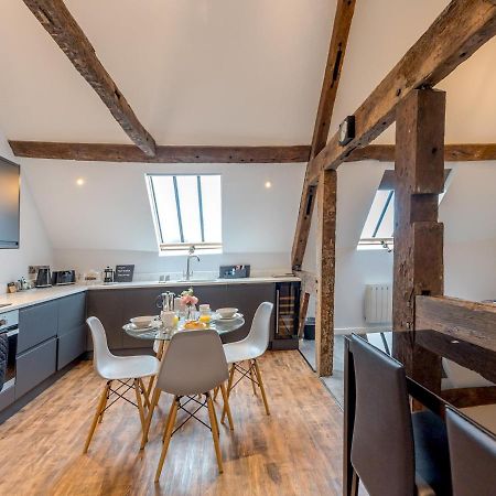 Pass The Keys 5C Charming Town Centre Apartment With Roof Top Views Shrewsbury Bagian luar foto