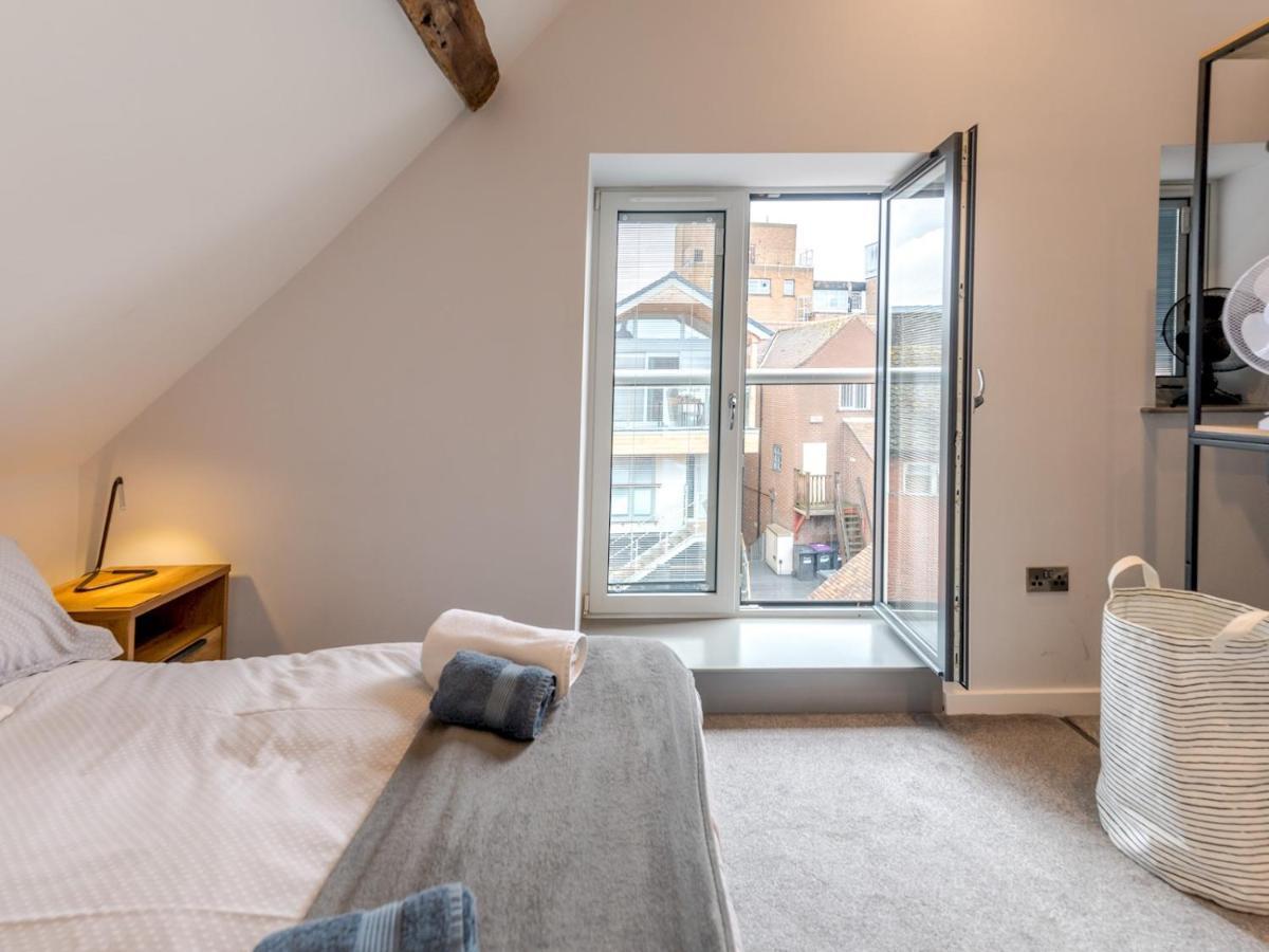 Pass The Keys 5C Charming Town Centre Apartment With Roof Top Views Shrewsbury Bagian luar foto