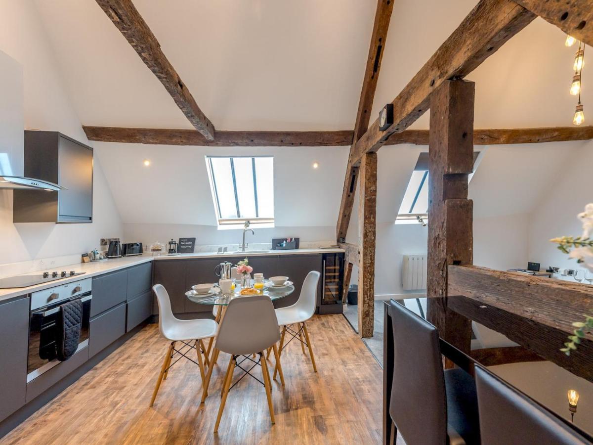 Pass The Keys 5C Charming Town Centre Apartment With Roof Top Views Shrewsbury Bagian luar foto