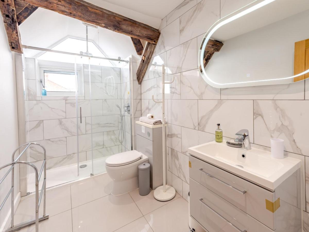 Pass The Keys 5C Charming Town Centre Apartment With Roof Top Views Shrewsbury Bagian luar foto
