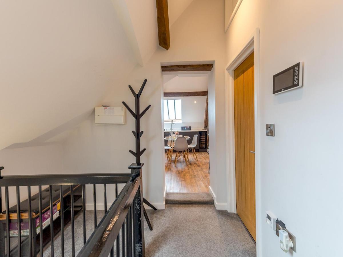 Pass The Keys 5C Charming Town Centre Apartment With Roof Top Views Shrewsbury Bagian luar foto