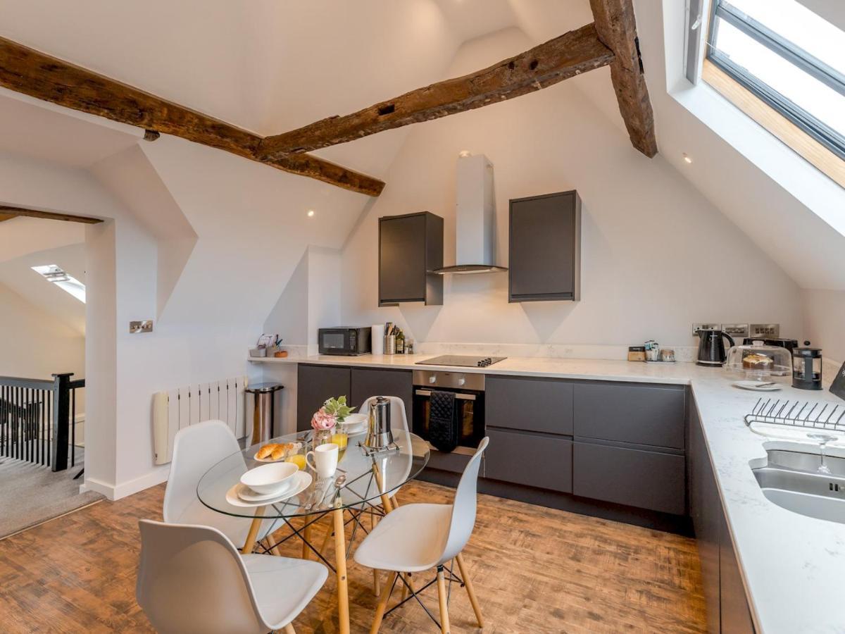 Pass The Keys 5C Charming Town Centre Apartment With Roof Top Views Shrewsbury Bagian luar foto