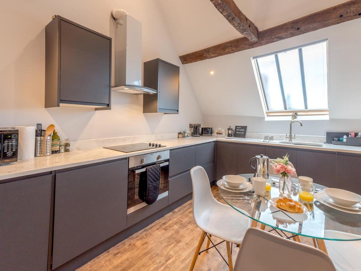 Pass The Keys 5C Charming Town Centre Apartment With Roof Top Views Shrewsbury Bagian luar foto