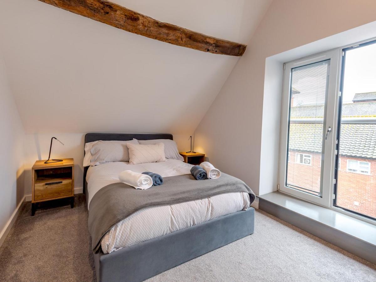 Pass The Keys 5C Charming Town Centre Apartment With Roof Top Views Shrewsbury Bagian luar foto