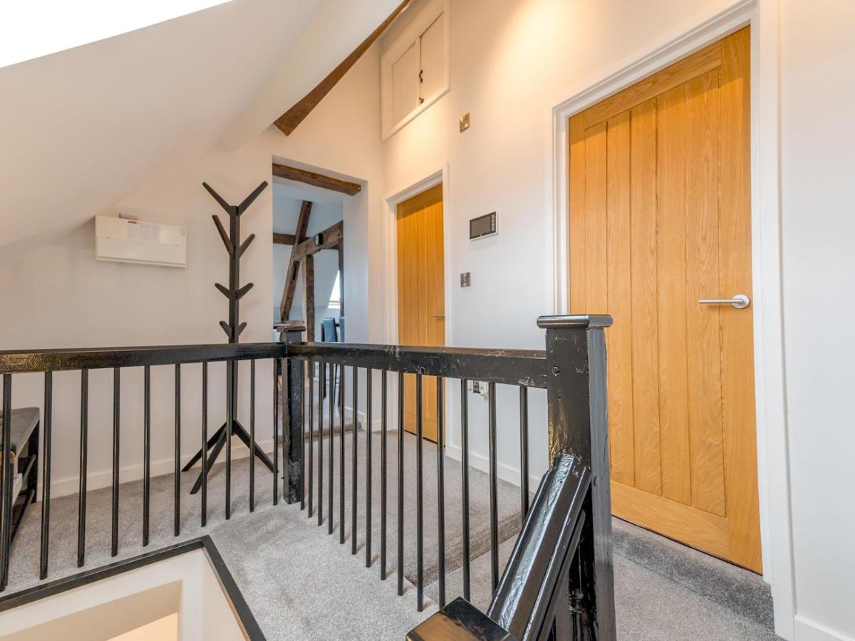 Pass The Keys 5C Charming Town Centre Apartment With Roof Top Views Shrewsbury Bagian luar foto